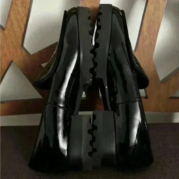 Donald J Pliner Woman's Elen Loafers used like a New Size 8M - Picture 7 of 9